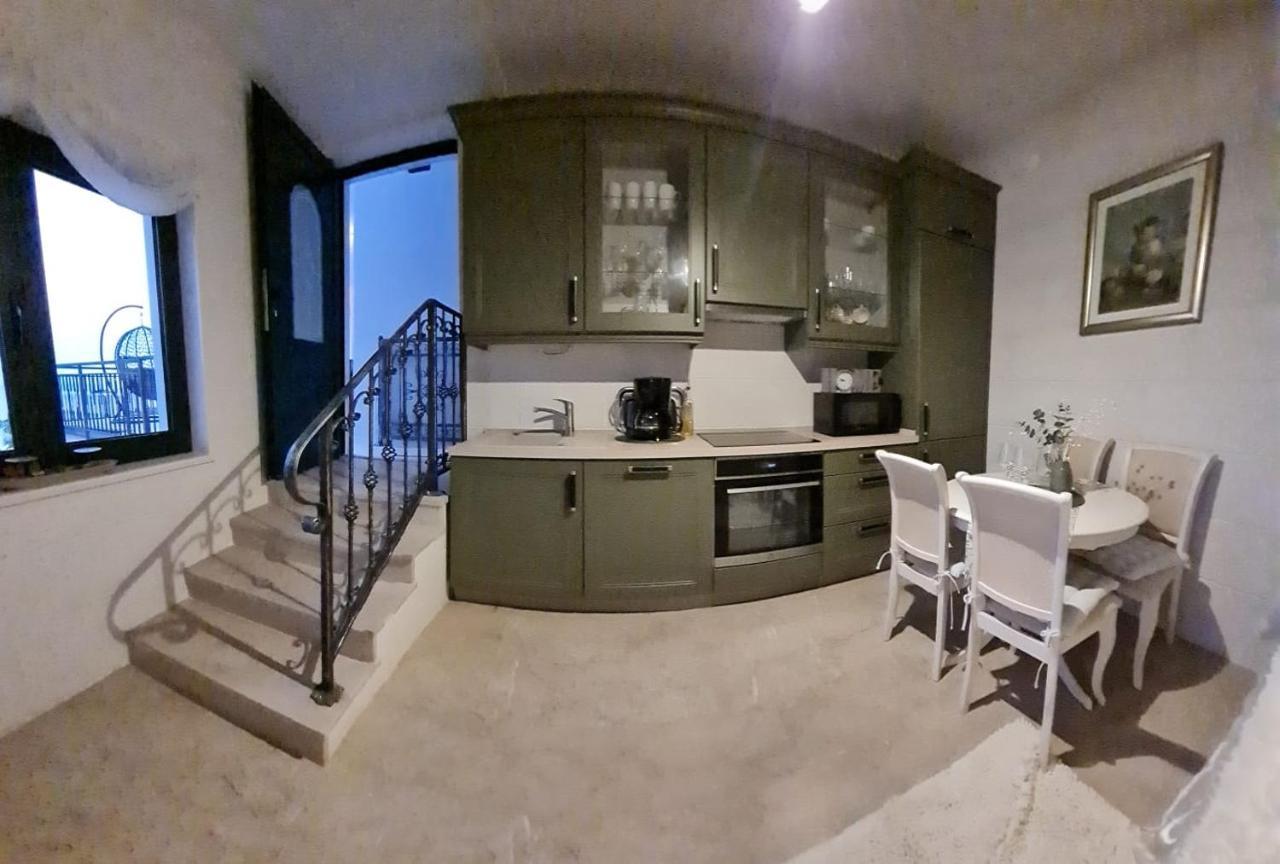 Sea View Luxury Apart Hotel Villa Conte With Swiming Pool And Romantic Spa Podstrana Eksteriør bilde