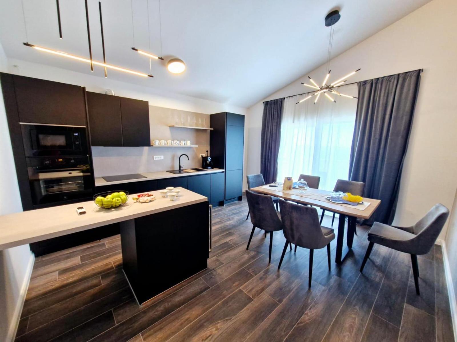 Sea View Luxury Apart Hotel Villa Conte With Swiming Pool And Romantic Spa Podstrana Eksteriør bilde